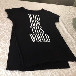 Long black “Who run the world” shirt
